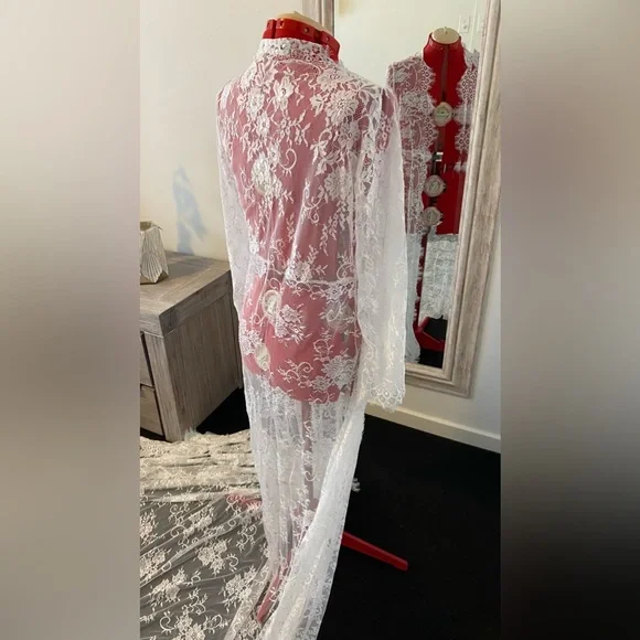 Size 12 ANASTASIA BRIDAL LACE ROBE WITH LONG TRAIN - NEVER WORN - Picture 12 of 17